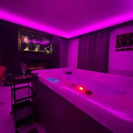 La Casa De 2.0 Jacuzzi & Cinema Prive * Melun
