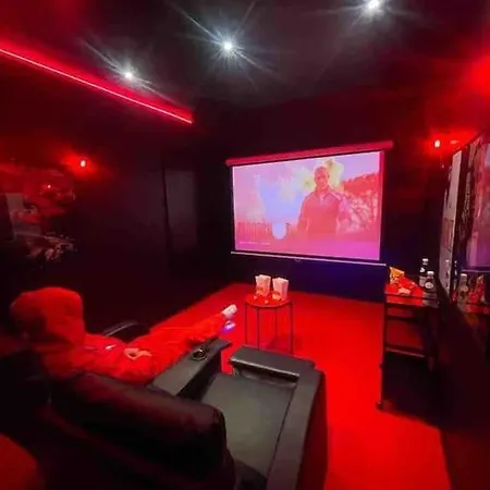 La Casa De 2.0 Jacuzzi & Cinema Prive Apartment