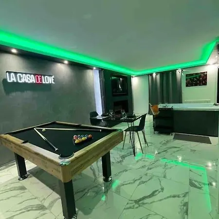 La Casa De 2.0 Jacuzzi & Cinema Prive Melun